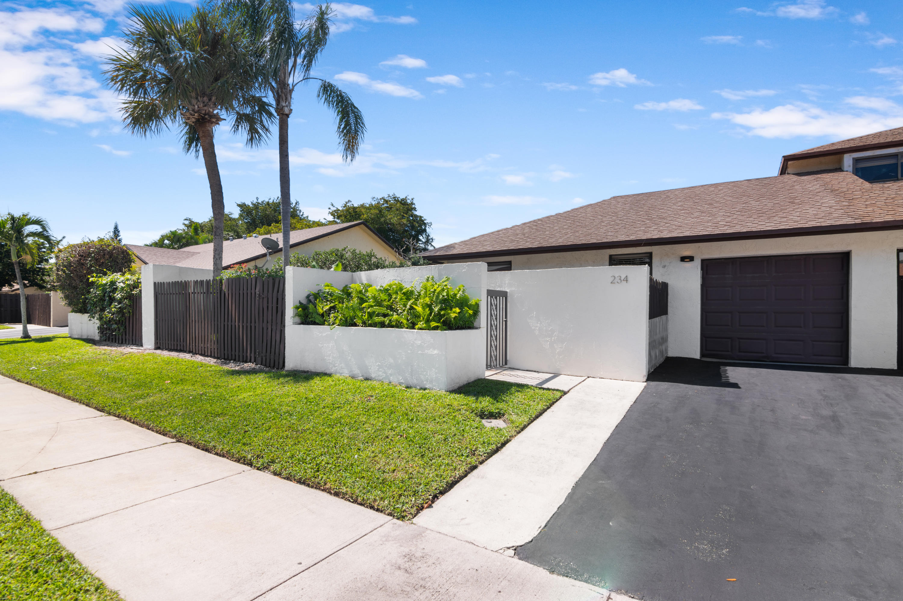 234 Southwest 28th Avenue Delray Beach, FL 33445 - Photo 2 of 32 234 Front 2