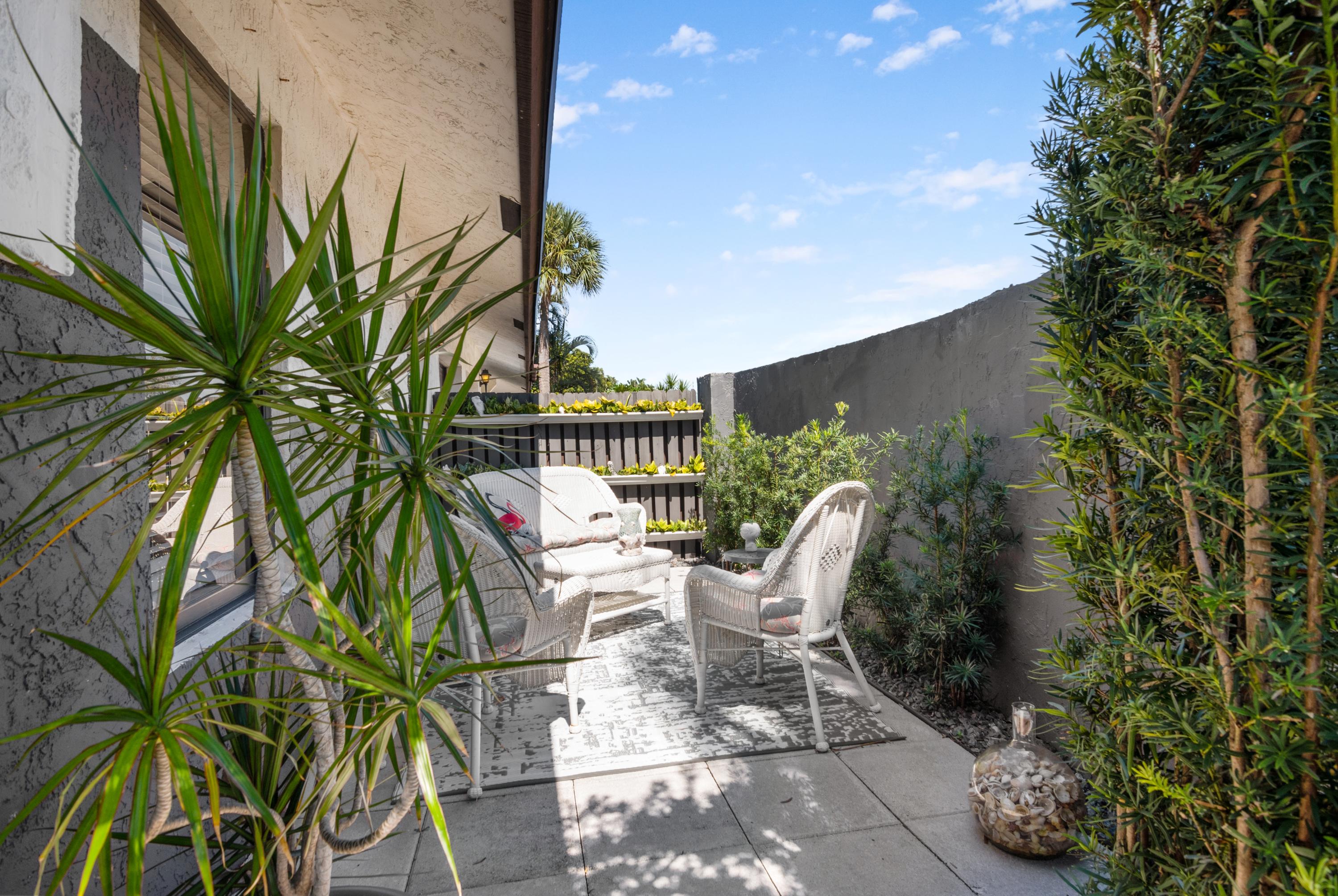 234 Southwest 28th Avenue Delray Beach, FL 33445 - Photo 5 of 32 Hidden Garden Patio East
