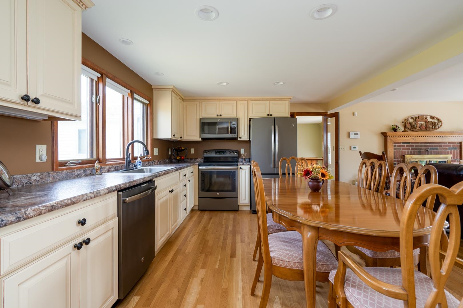 126 Bush Hill Road Hudson, NH 03051 - Photo 7 of 25