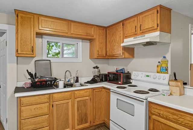 $454,000 | 21 South Street, Manchester, NH 03104