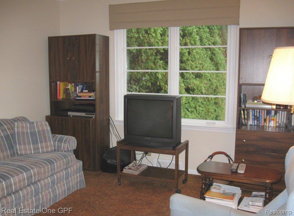 1956 Prestwick Road Grosse Pointe, MI 48236 - Photo 6 of 12 Family room