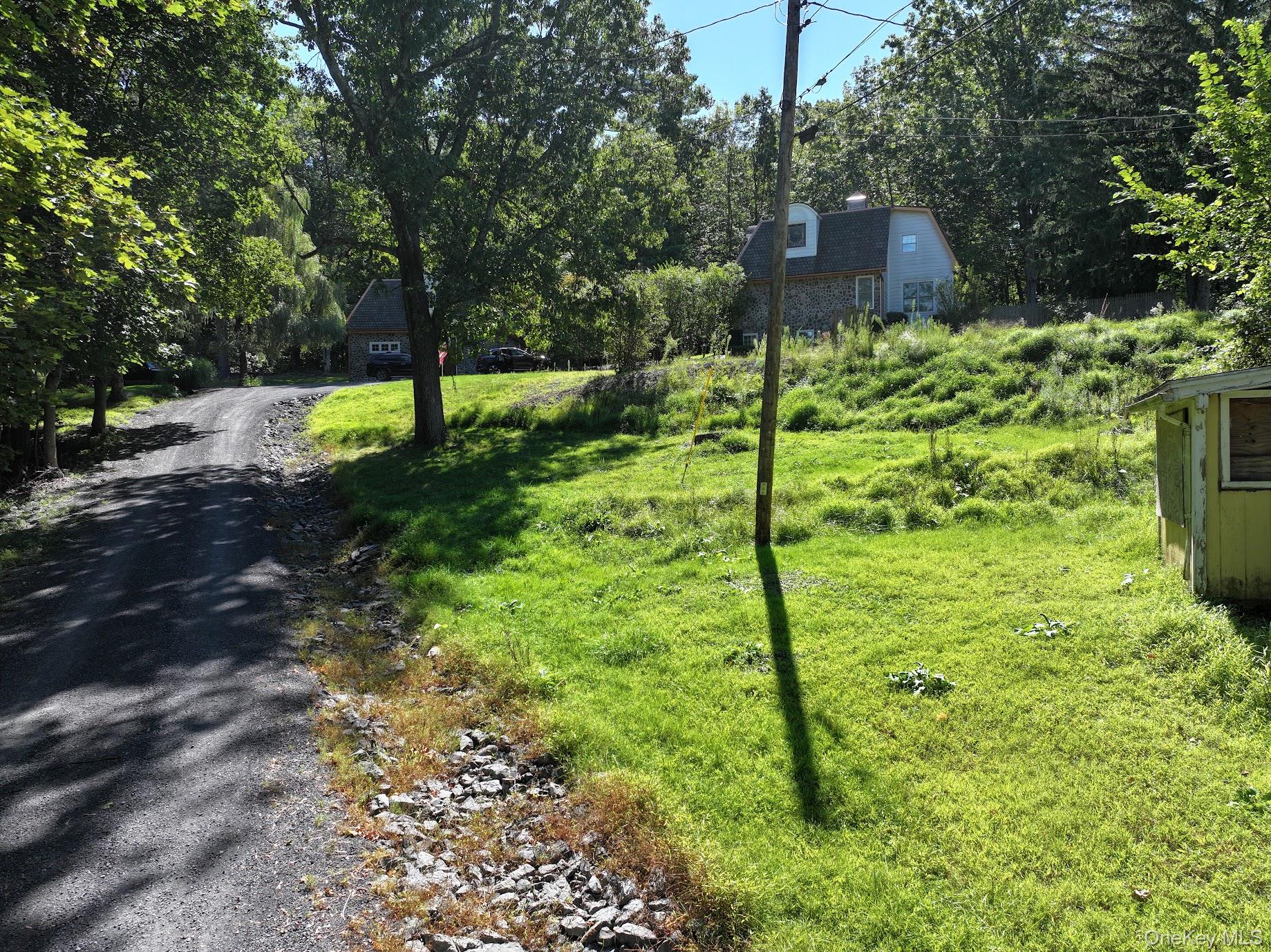 18 Denu Way Rhinecliff, NY 12574 - Photo 15 of 17 a backyard of a house with lots of green space