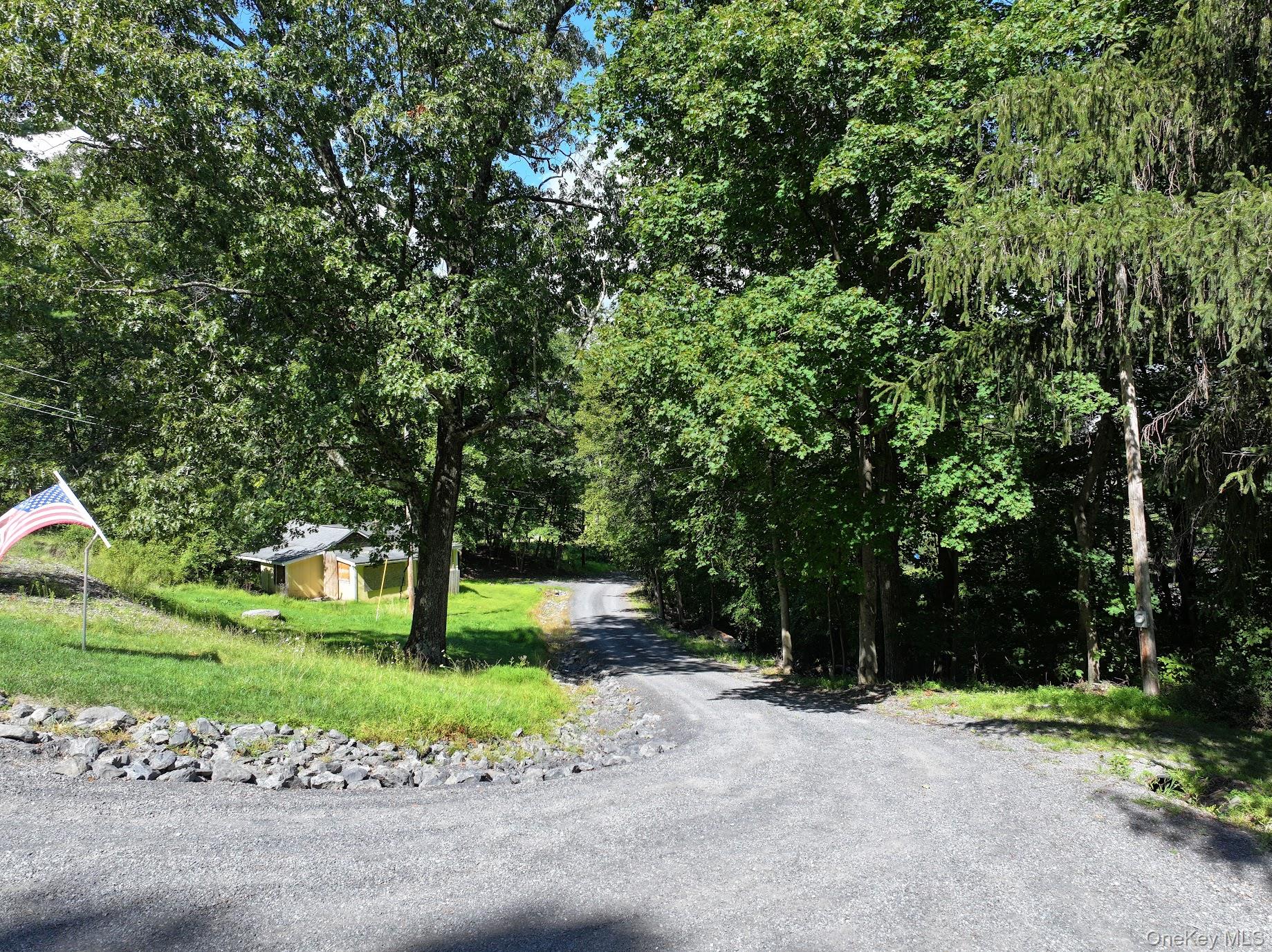 18 Denu Way Rhinecliff, NY 12574 - Photo 17 of 17 a view of a garden with a fountain