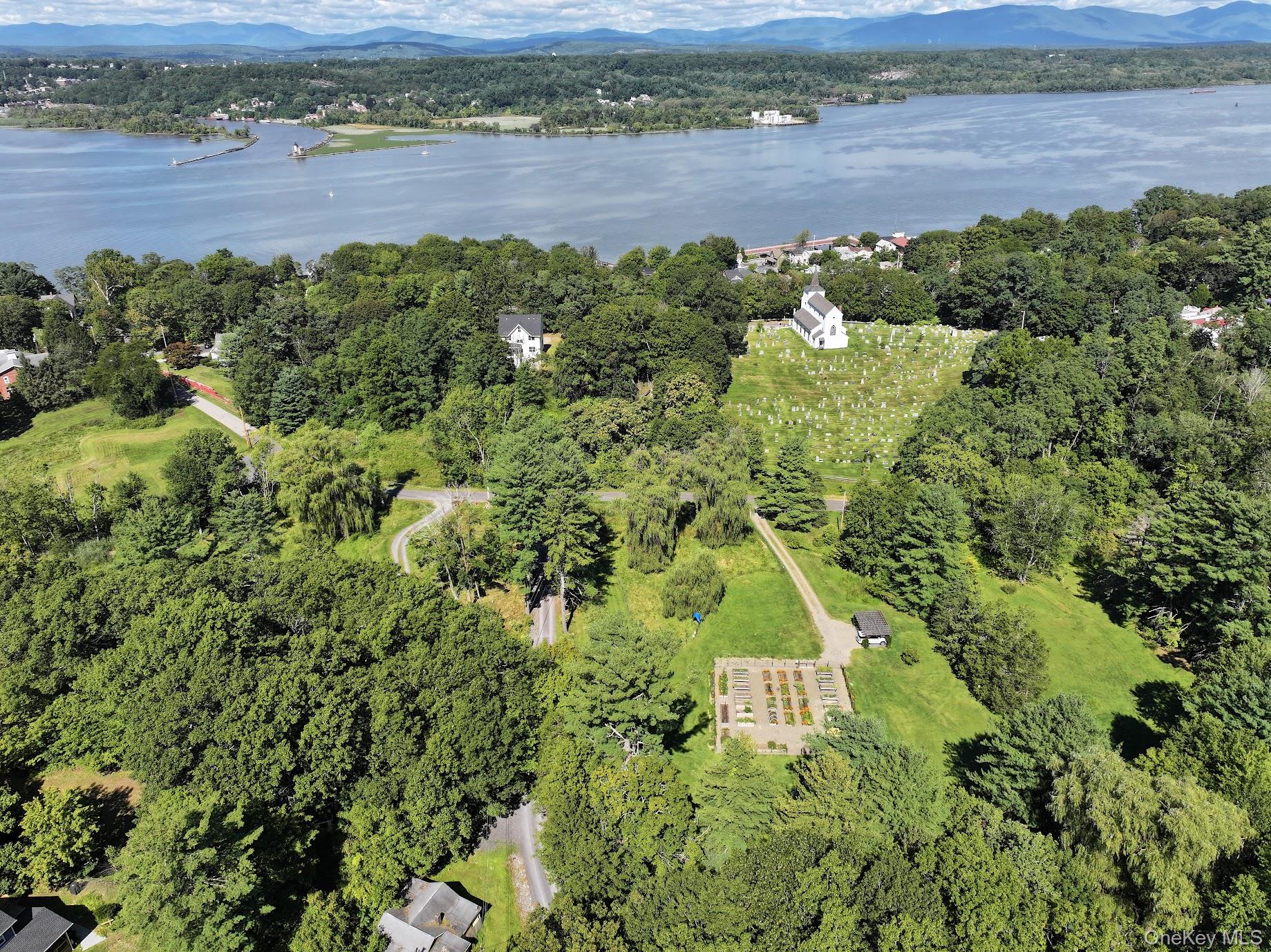 18 Denu Way Rhinecliff, NY 12574 - Photo 4 of 17 a view of a garden with lawn chairs