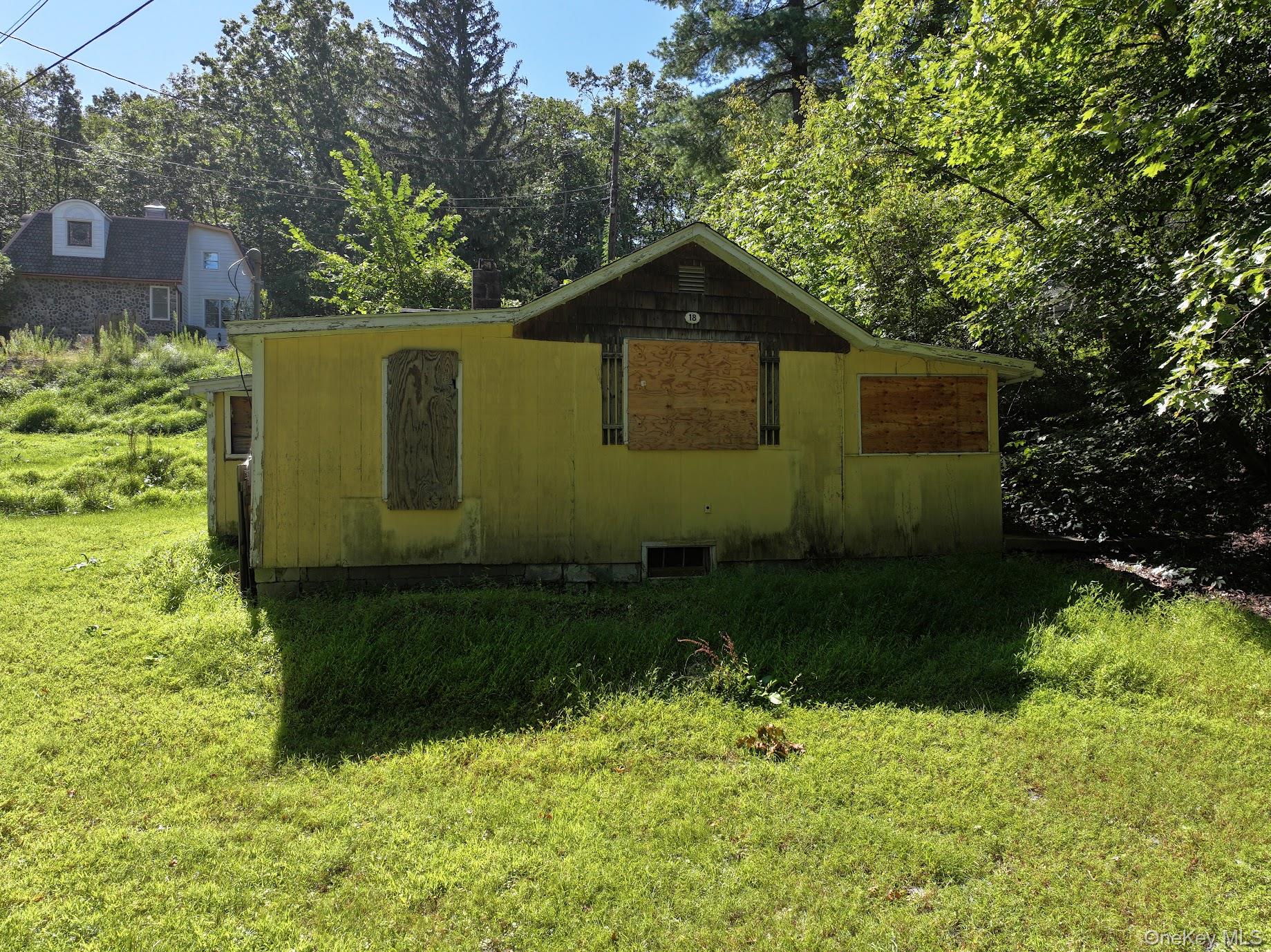 18 Denu Way Rhinecliff, NY 12574 - Photo 9 of 17 a front view of a house with a yard
