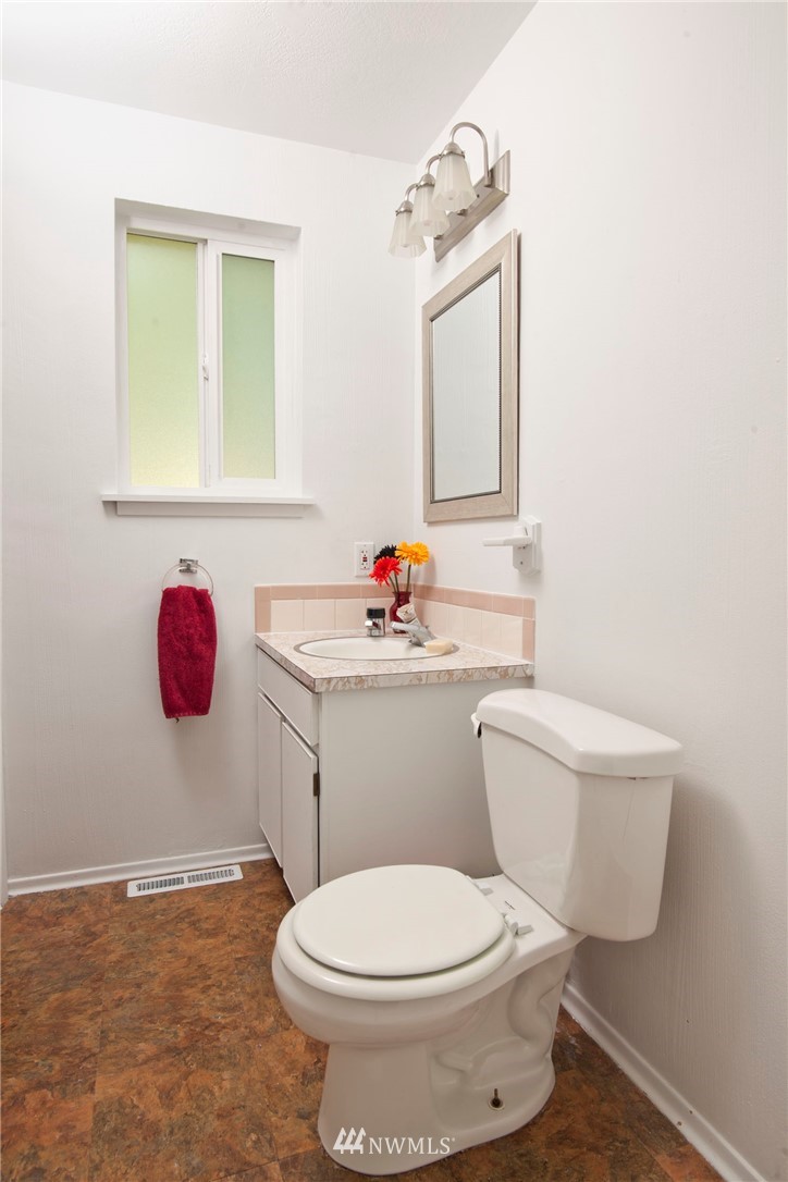 4032 Ridgeway Place Bremerton, WA 98312 - Photo 14 of 17 Gallery Image 14