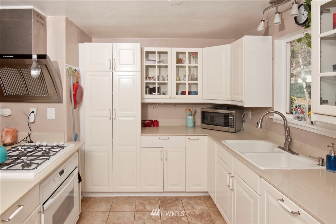 4032 Ridgeway Place Bremerton, WA 98312 - Photo 5 of 17 Gallery Image 5