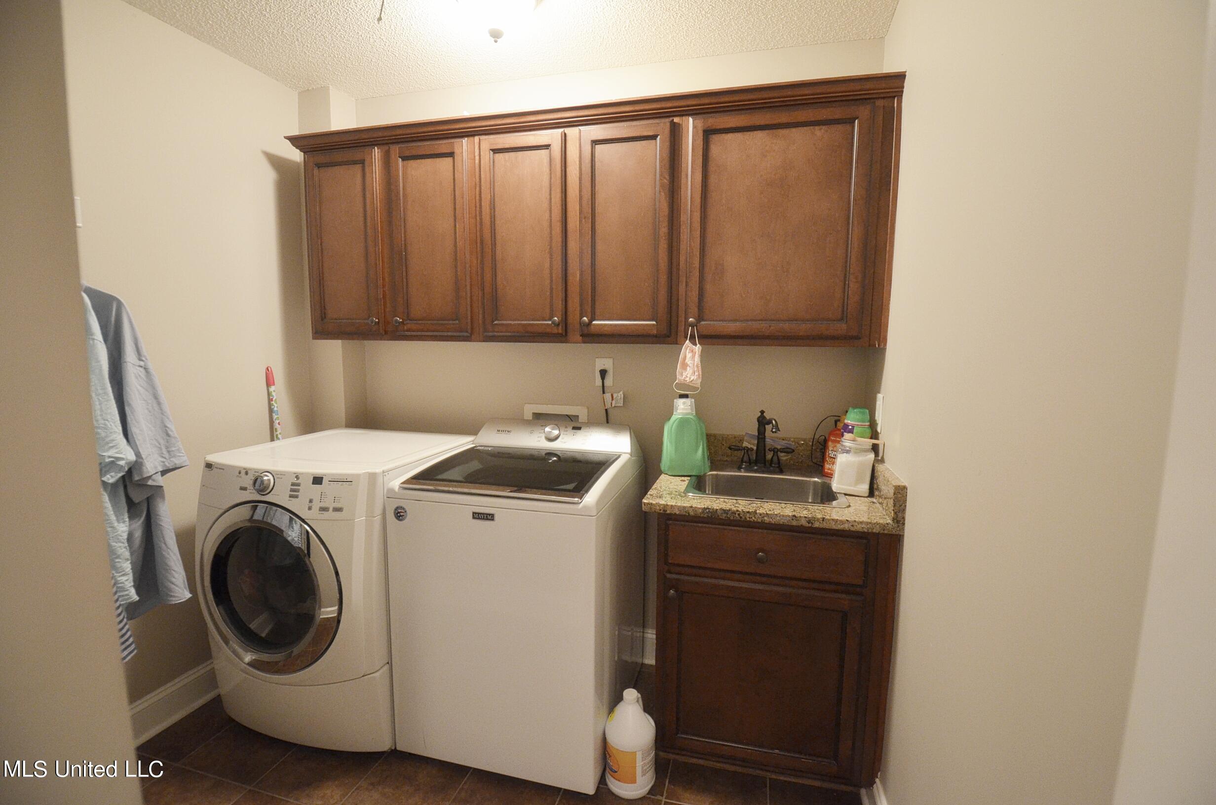 4080 Bluff Road Hernando, MS 38632 - Photo 30 of 45 Laundry room