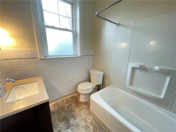 $1,095 | 170 Lincoln Avenue, Unit 2, Pittsburgh, PA 15202