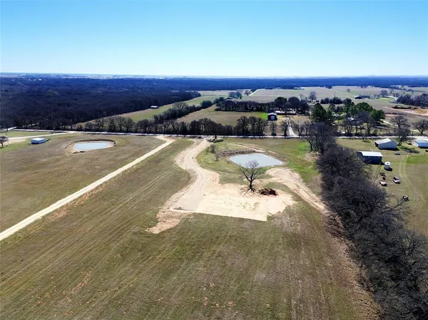 $500,000 | 1431 St Covington Tx 76636, Covington, TX 76636