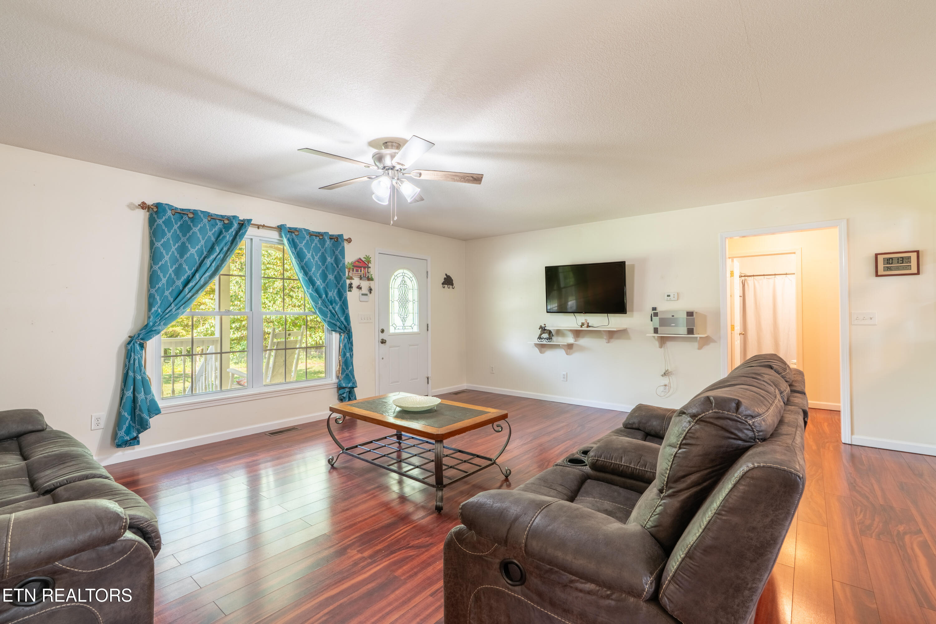 815 Alder Branch Road Sevierville, TN 37876 - Photo 3 of 34 Living 1