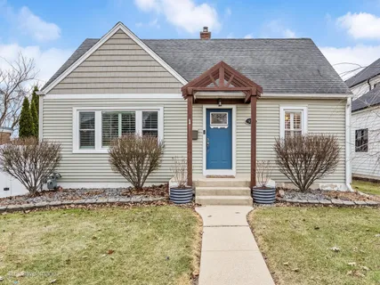 $575,000 | 918 Cambridge Avenue, Elmhurst, IL 60126