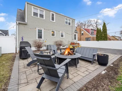 $575,000 | 918 Cambridge Avenue, Elmhurst, IL 60126