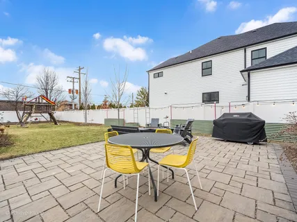 $575,000 | 918 Cambridge Avenue, Elmhurst, IL 60126