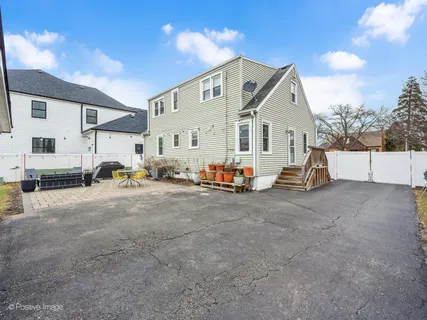 $575,000 | 918 Cambridge Avenue, Elmhurst, IL 60126