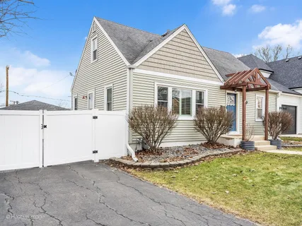 $575,000 | 918 Cambridge Avenue, Elmhurst, IL 60126