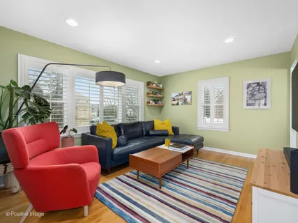 $575,000 | 918 Cambridge Avenue, Elmhurst, IL 60126