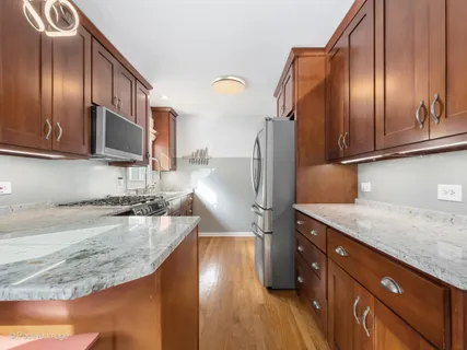 $575,000 | 918 Cambridge Avenue, Elmhurst, IL 60126