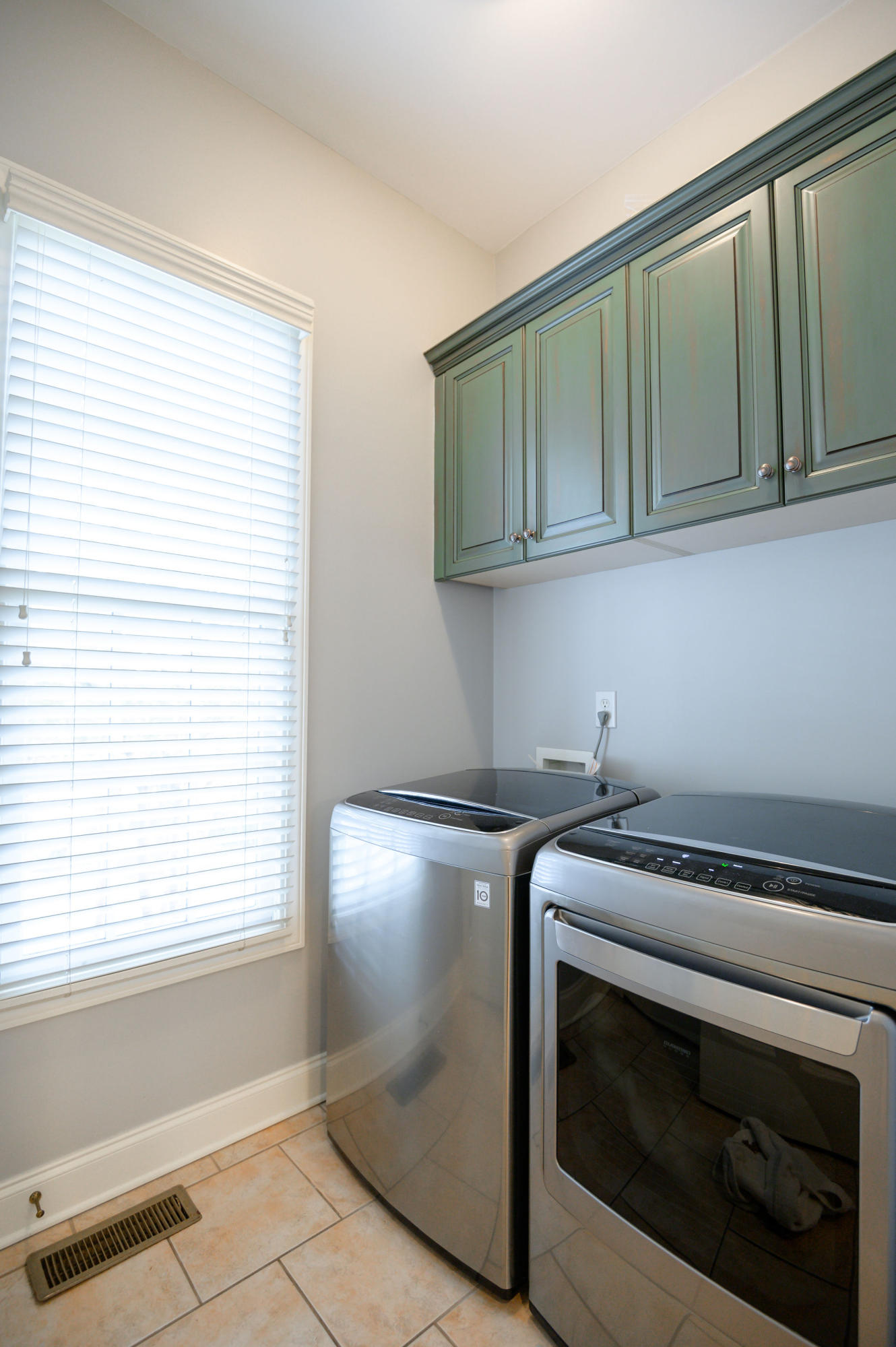 1666 Back Creek Road Charleston, SC 29412 - Photo 37 of 41 laundry