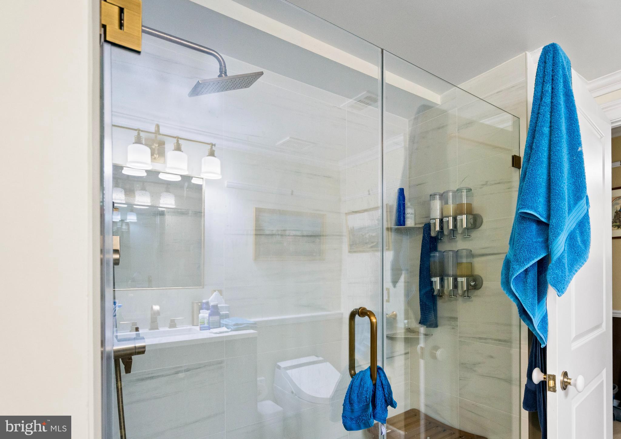 555 Massachusetts Avenue Northwest, Unit 815 Washington, DC 20001 - Photo 17 of 20 a bathroom with a sink and mirror