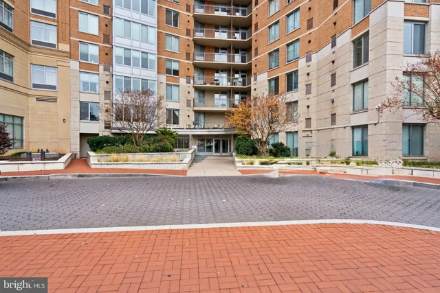 $2,800 | 555 Massachusetts Avenue Northwest, Unit 815, Washington, DC 20001