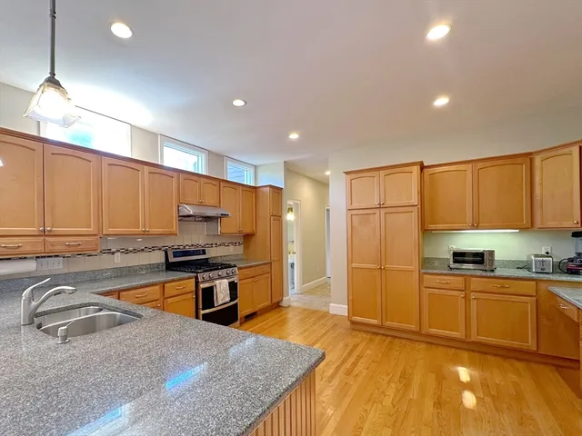 $10,000 | 11 Oakland Street, Lexington, MA 02420