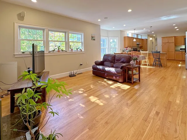 $10,000 | 11 Oakland Street, Lexington, MA 02420