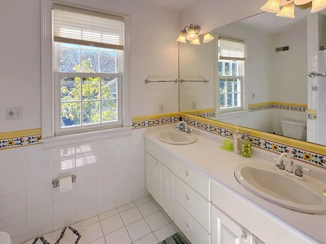 $10,000 | 11 Oakland Street, Lexington, MA 02420