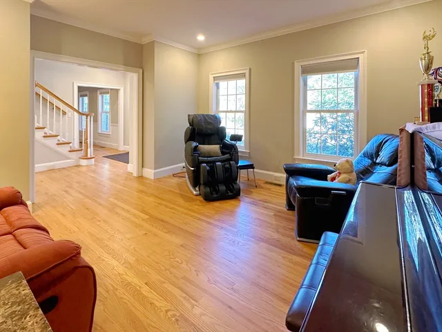 $10,000 | 11 Oakland Street, Lexington, MA 02420