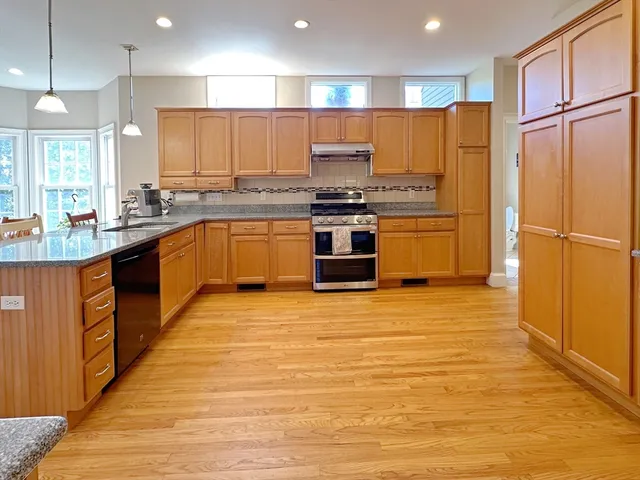 $10,000 | 11 Oakland Street, Lexington, MA 02420