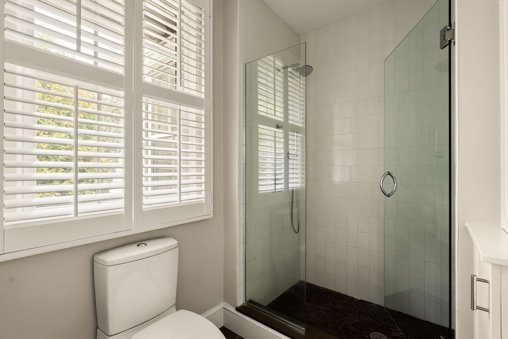 59 Harbor Avenue Marblehead, MA 01945 - Photo 19 of 38