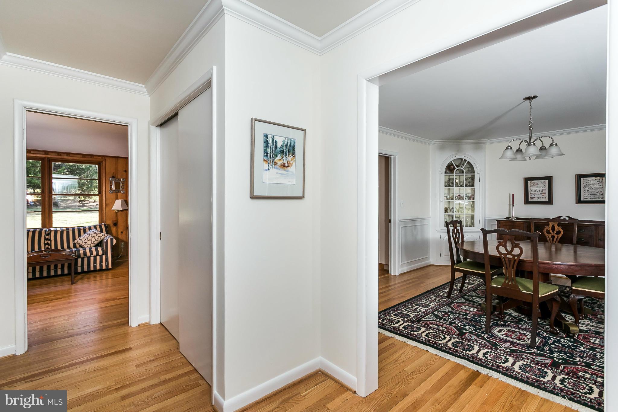 553 Valley View Road Baltimore, MD 21286 - Photo 2 of 28 Foyer