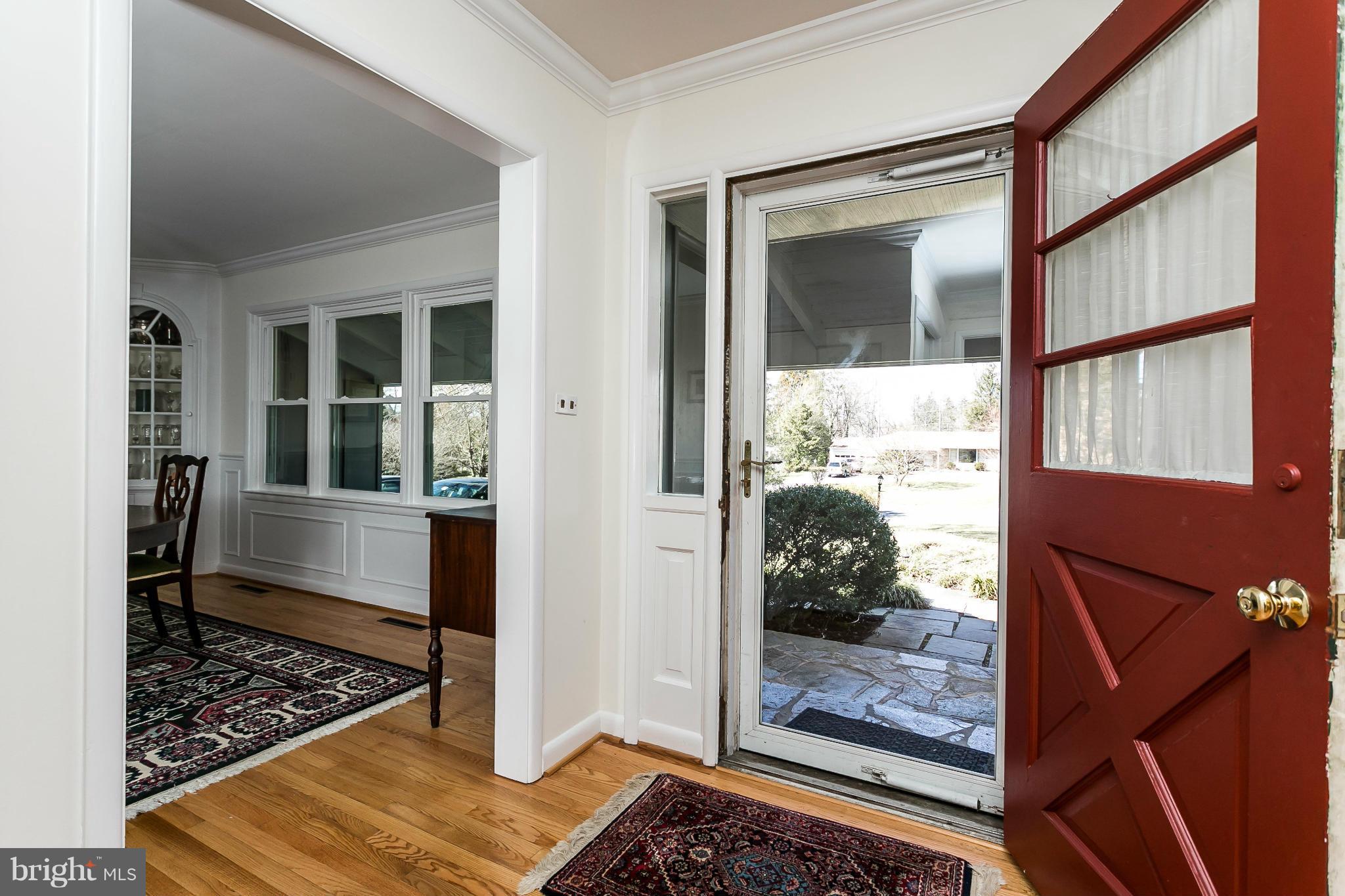 553 Valley View Road Baltimore, MD 21286 - Photo 3 of 28 Foyer