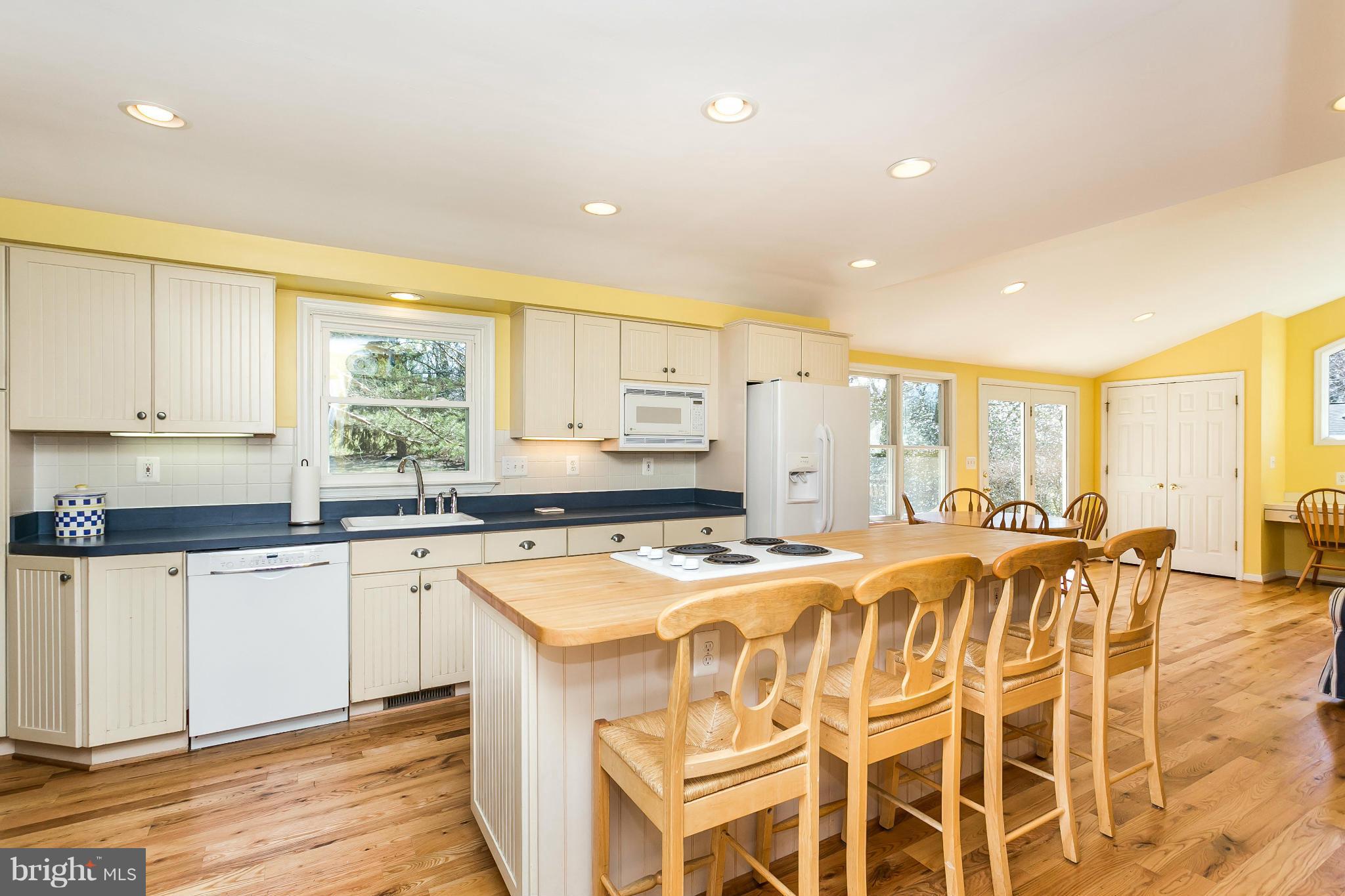 553 Valley View Road Baltimore, MD 21286 - Photo 7 of 28 Kitchen