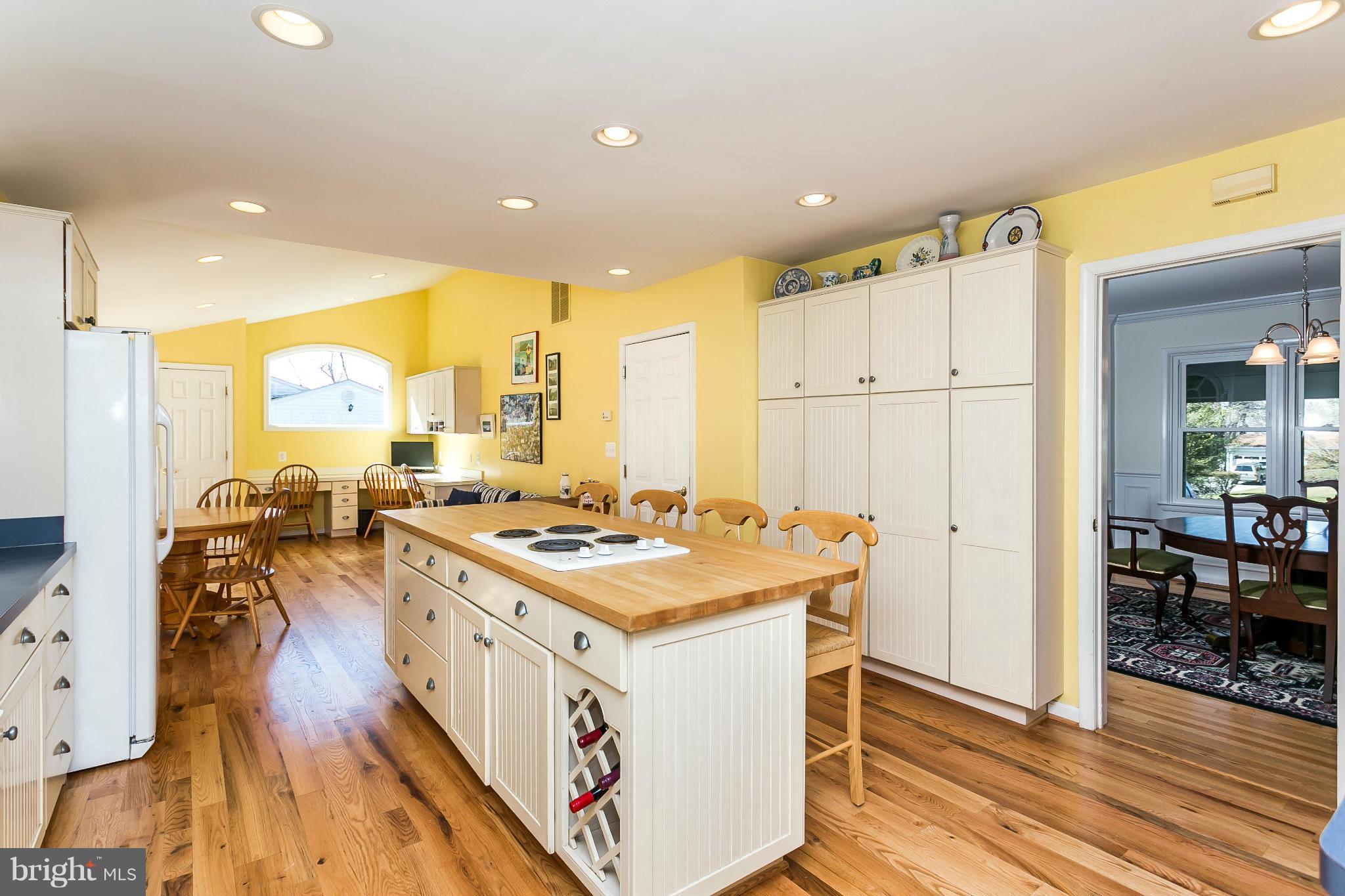553 Valley View Road Baltimore, MD 21286 - Photo 8 of 28 Kitchen