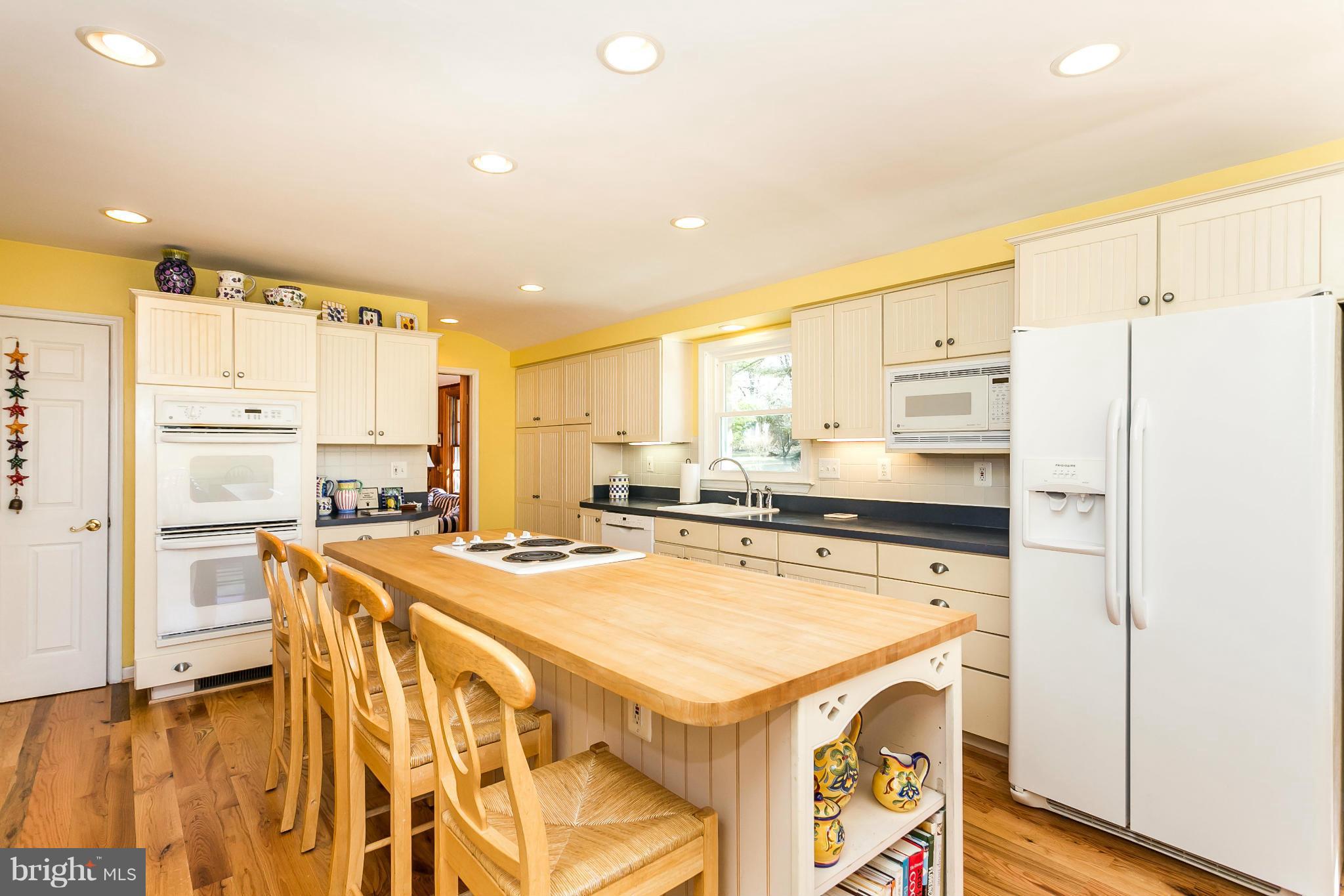 553 Valley View Road Baltimore, MD 21286 - Photo 9 of 28 Kitchen