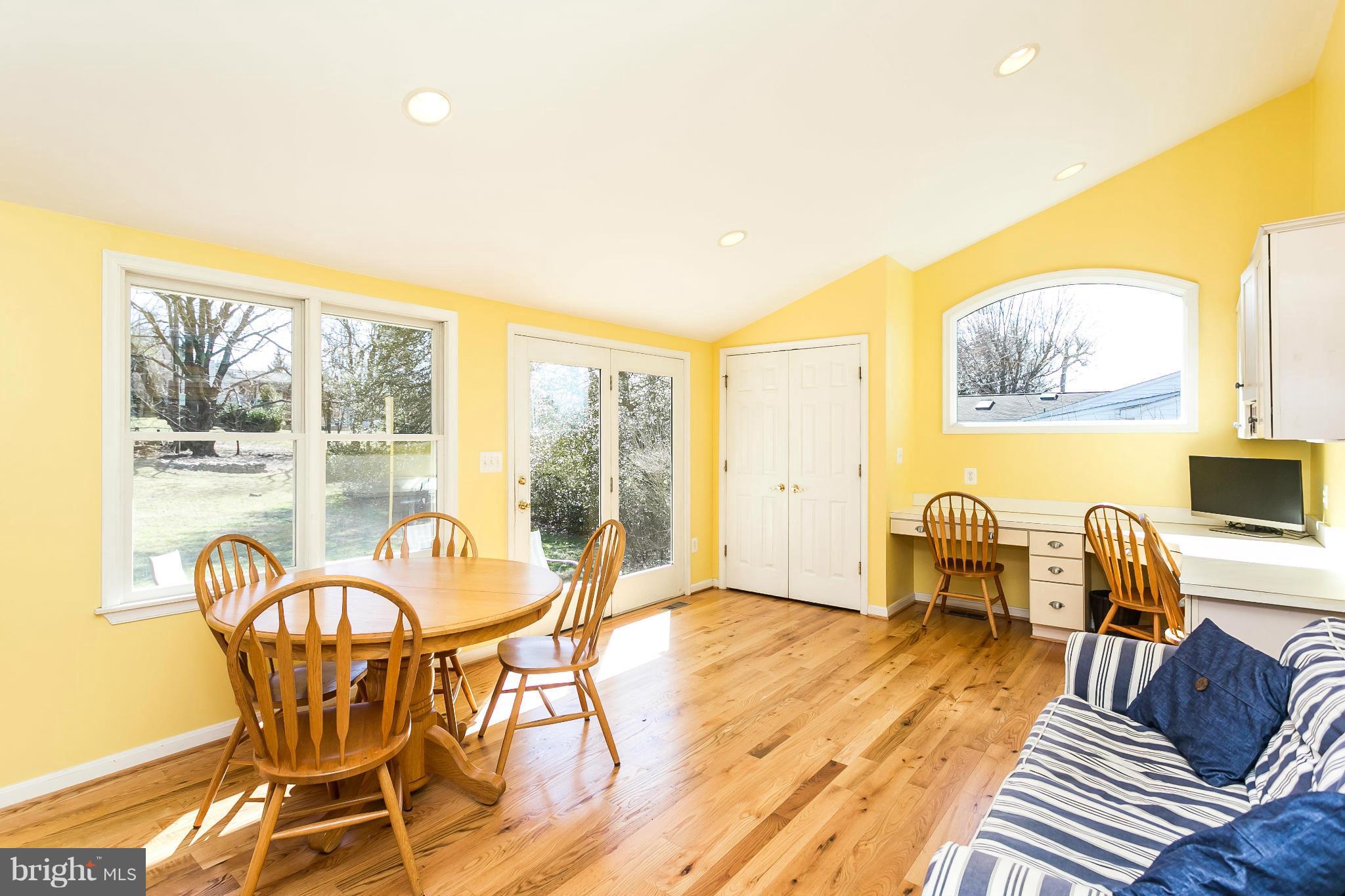 553 Valley View Road Baltimore, MD 21286 - Photo 10 of 28 Family Room