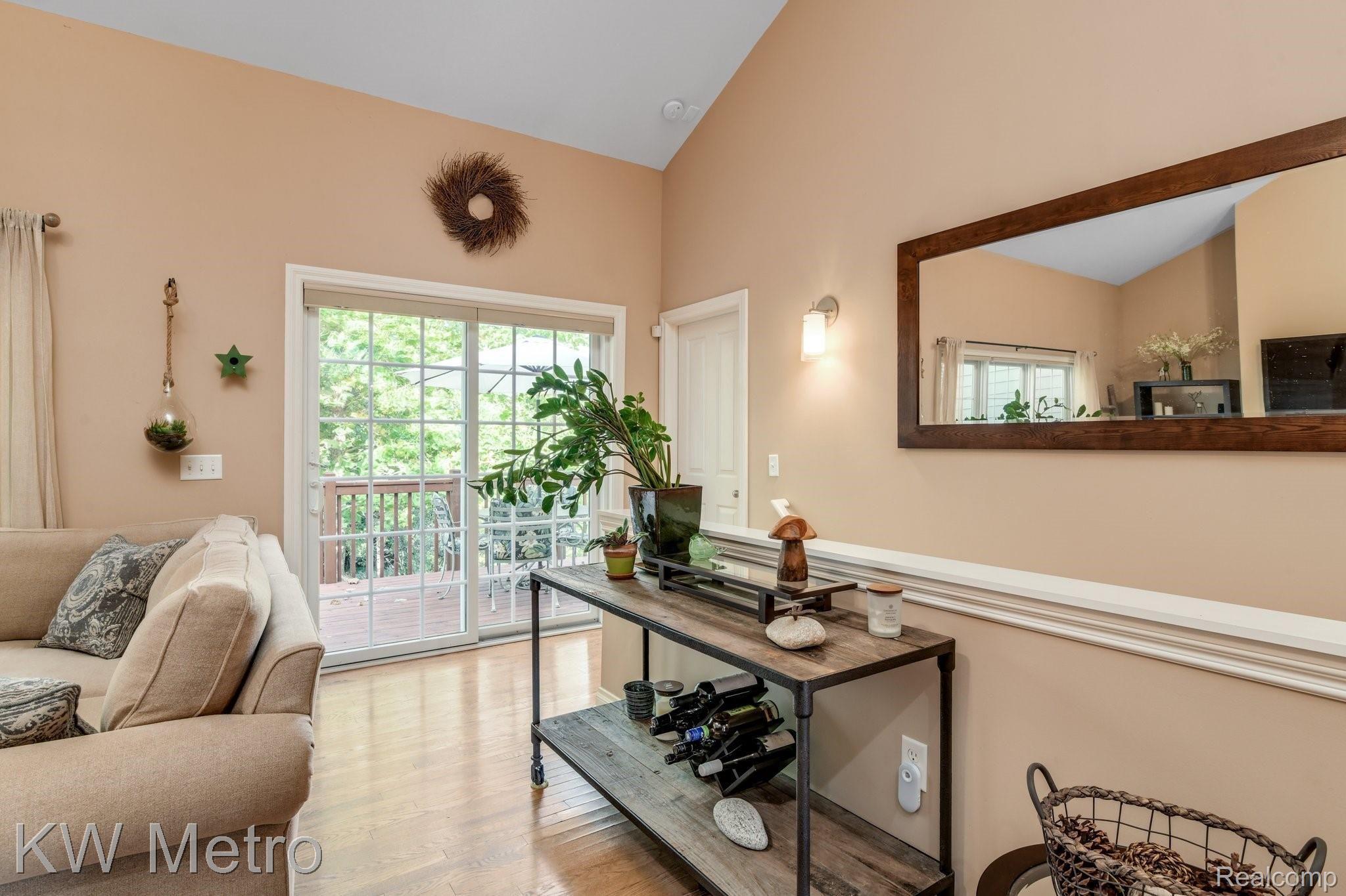 687 Mountain Circle Rochester, MI 48306 - Photo 15 of 40 18-web-or-mls-687 Mountain Circle - Rochester Hills014.jpg