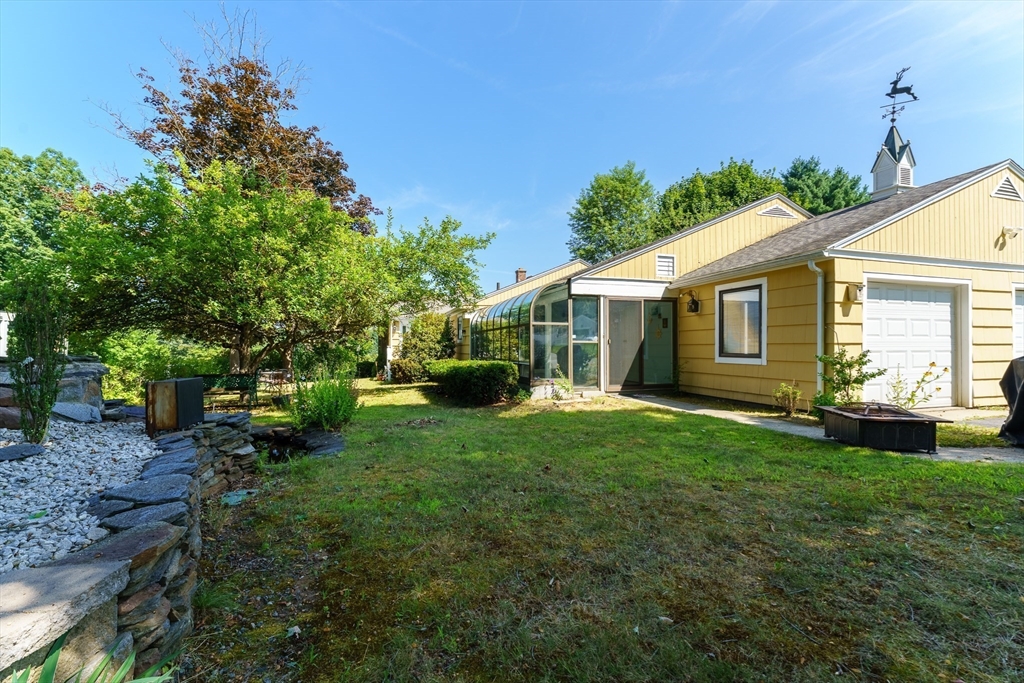 71 Hilltop Street Springfield, MA 01128 - Photo 2 of 36 Gallery Image 2