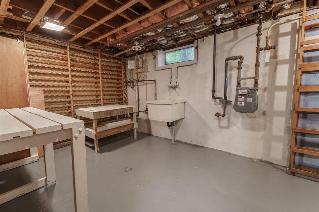 71 Hilltop Street Springfield, MA 01128 - Photo 29 of 36 Gallery Image 29
