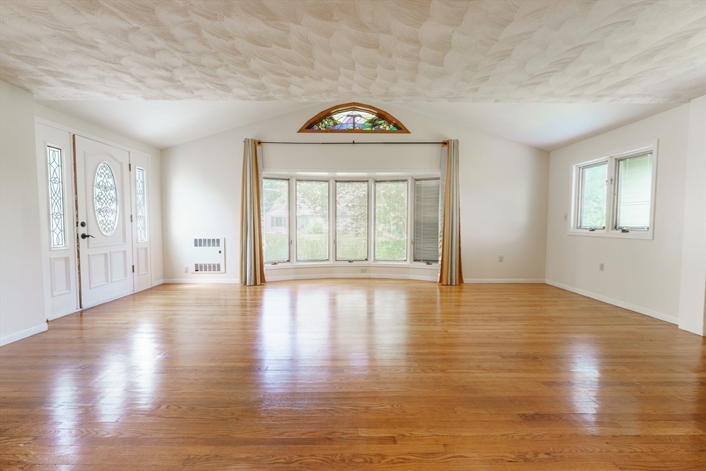71 Hilltop Street Springfield, MA 01128 - Photo 3 of 36 Gallery Image 3