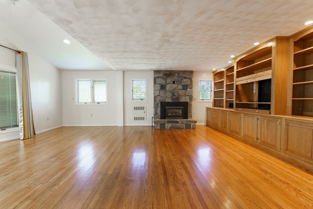 71 Hilltop Street Springfield, MA 01128 - Photo 5 of 36 Gallery Image 5