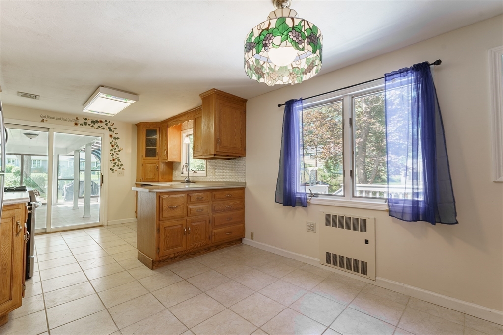 71 Hilltop Street Springfield, MA 01128 - Photo 7 of 36 Gallery Image 7