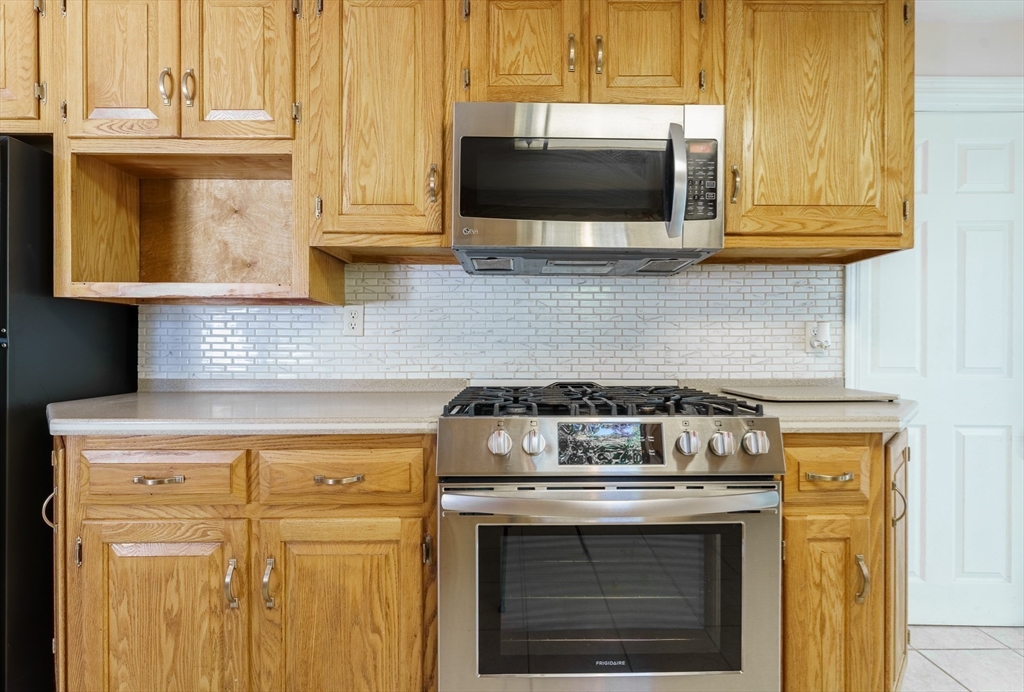 71 Hilltop Street Springfield, MA 01128 - Photo 10 of 36 Gallery Image 10