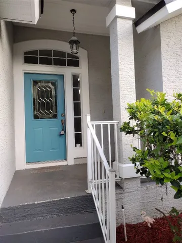a view of entryway door of the house