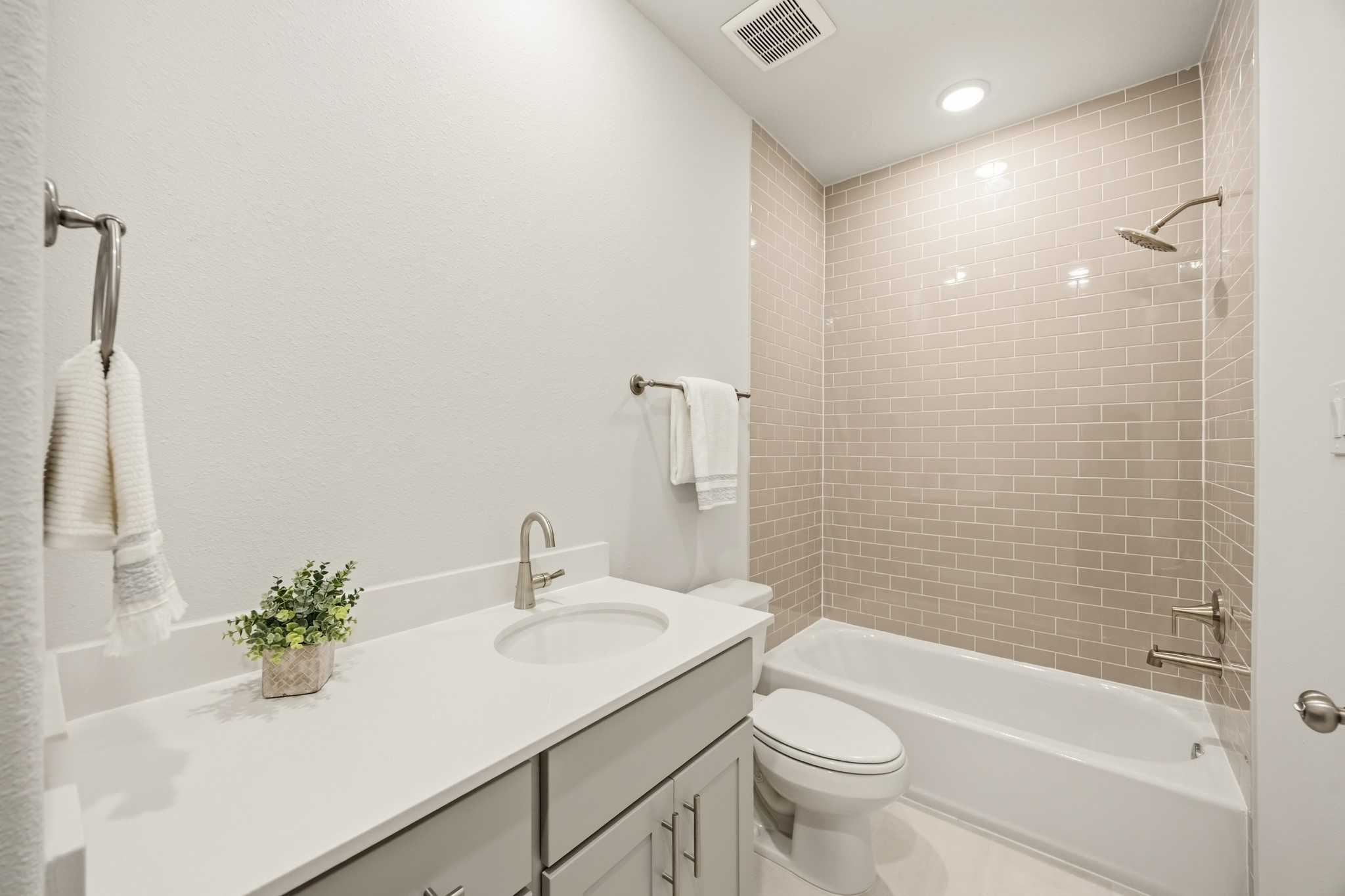 4317 Roseland Street, Unit B Houston, TX 77006 - Photo 23 of 29 Timeless design and neutral finishes converge in the hall bathroom, crafting an elegant space for daily routines.