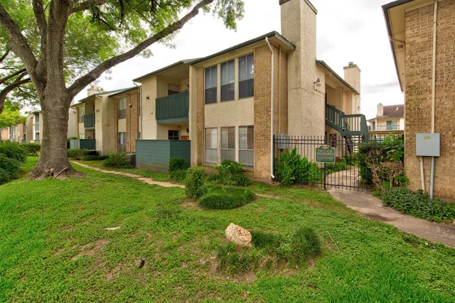 $105,000 | 250 El Dorado Boulevard, Unit 103, Webster, TX 77598