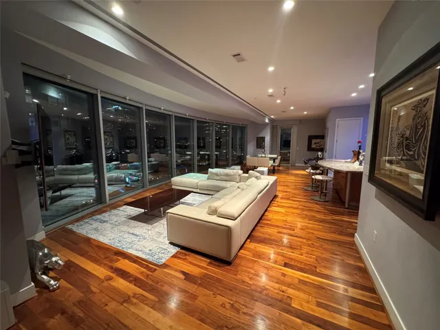 $1,095,000 | 1600 Post Oak Boulevard, Unit 1206, Houston, TX 77056