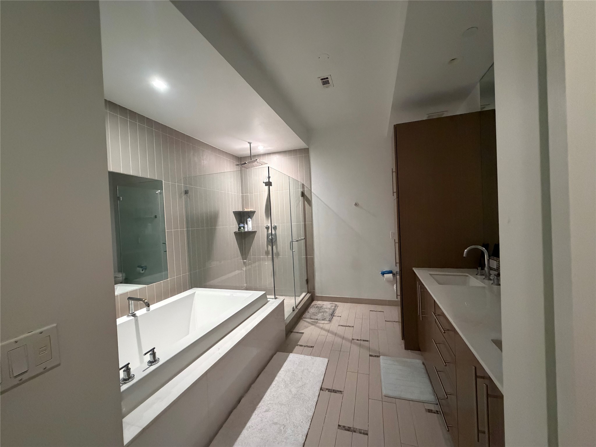 1600 Post Oak Boulevard, Unit 1206 Houston, TX 77056 - Photo 22 of 50 a bathroom with a bathtub and a sink