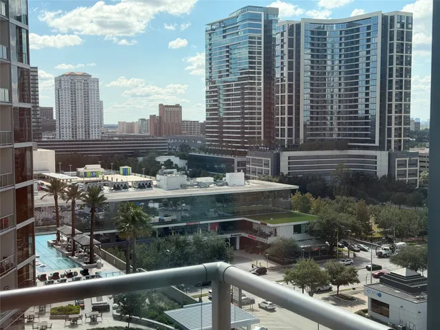 $1,095,000 | 1600 Post Oak Boulevard, Unit 1206, Houston, TX 77056